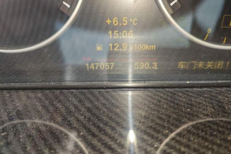 Used BMW 5 Series 2011 528Li Leading Model Odometer Close Up