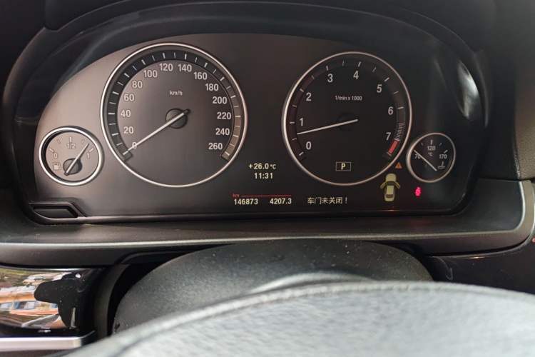 Used BMW 5 Series 2011 520Li Elegant Model Odometer Close Up