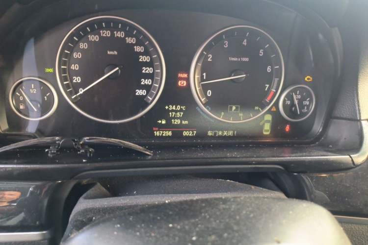 Used BMW 5 Series 2011 520Li Elegant Model Odometer Close Up