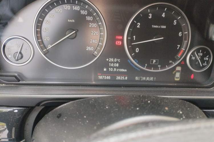 Used BMW 5 Series 2011 520Li Elegant Model Odometer Close Up