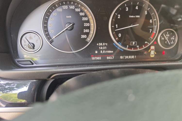 Used BMW 5 Series 2011 520Li Elegant Model Odometer Close Up