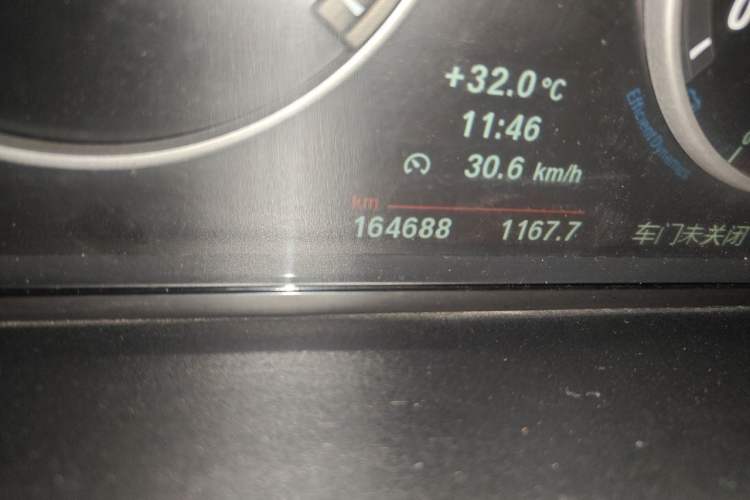Used BMW 5 Series 2011 528Li Leading Model Odometer Close Up