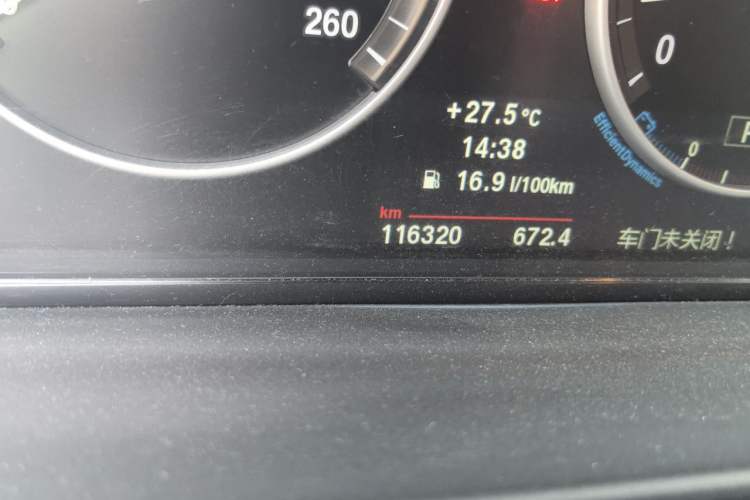 Used BMW 5 Series 2011 535Li Leading Model Odometer Close Up
