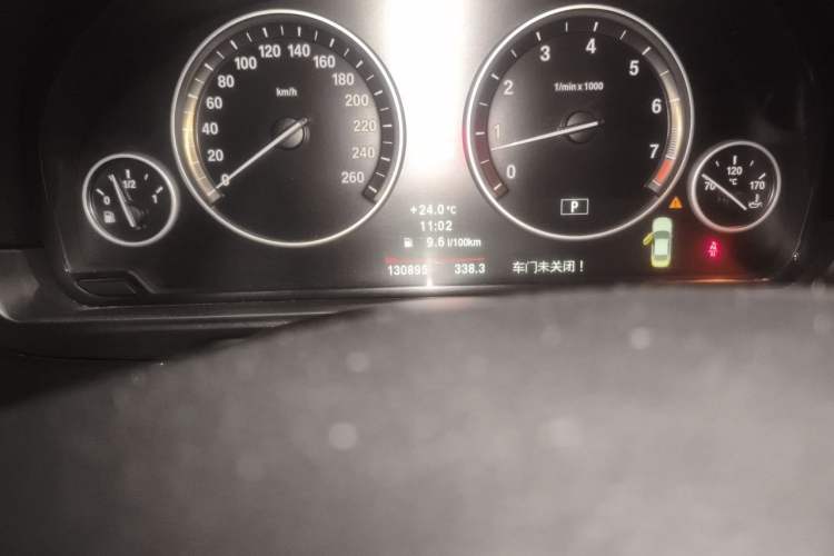 Used BMW 5 Series 2011 520Li Elegant Model Odometer Close Up