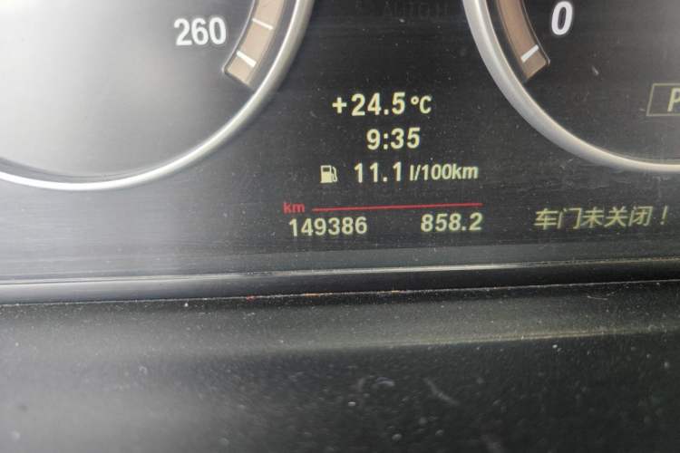 Used BMW 5 Series 2011 520Li Elegant Model Odometer Close Up