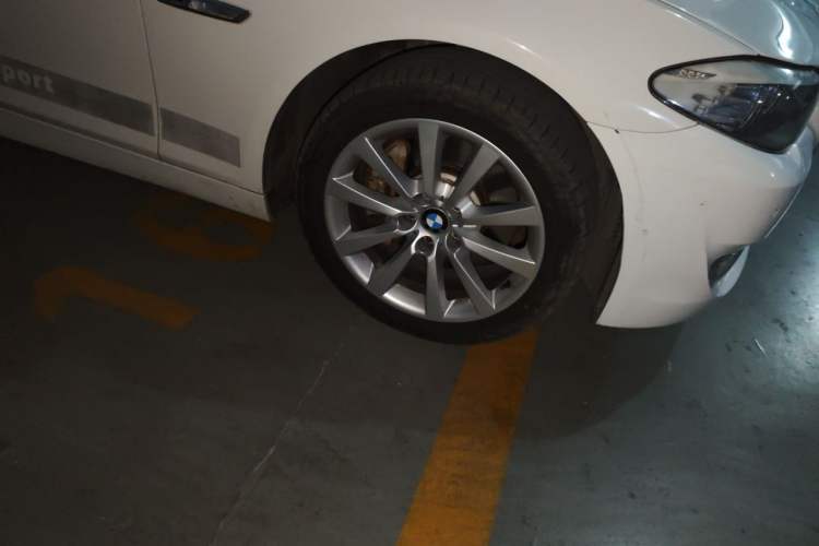 Used BMW 5 Series 2011 535Li Luxury Model Right Front Wheel Hub