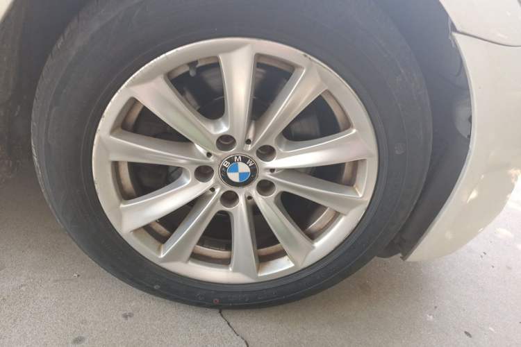 Used BMW 5 Series 2011 523Li Luxury Model Right Front Wheel Hub