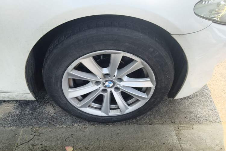 Used BMW 5 Series 2011 523Li Leading Model Right Front Wheel Hub
