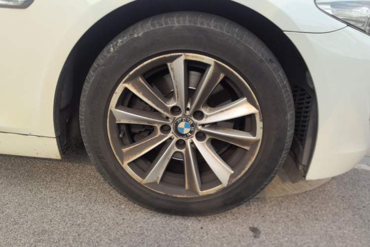 Used BMW 5 Series 2011 520Li Elegant Model Right Front Wheel Hub
