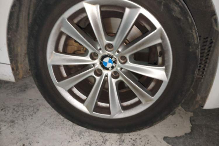 Used BMW 5 Series 2011 523Li Luxury Model Right Front Wheel Hub