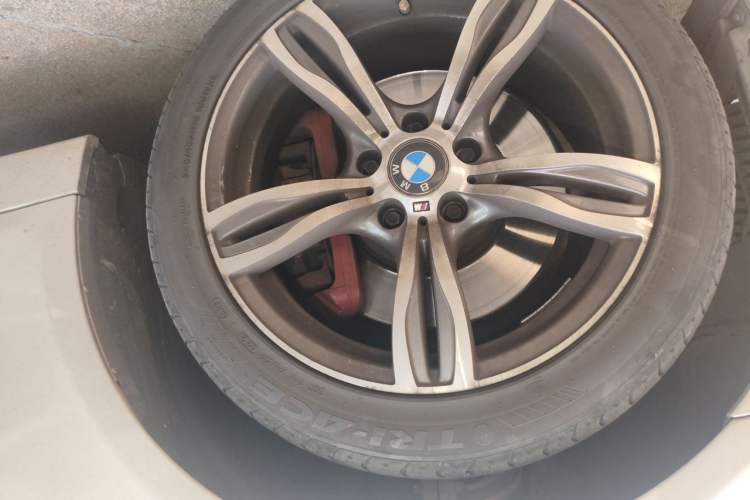 Used BMW 5 Series 2011 535Li Luxury Model Right Front Wheel Hub
