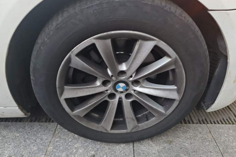 Used BMW 5 Series 2011 523Li Luxury Model Right Front Wheel Hub