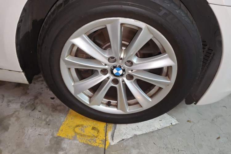 Used BMW 5 Series 2011 523i Leading Model Right Front Wheel Hub