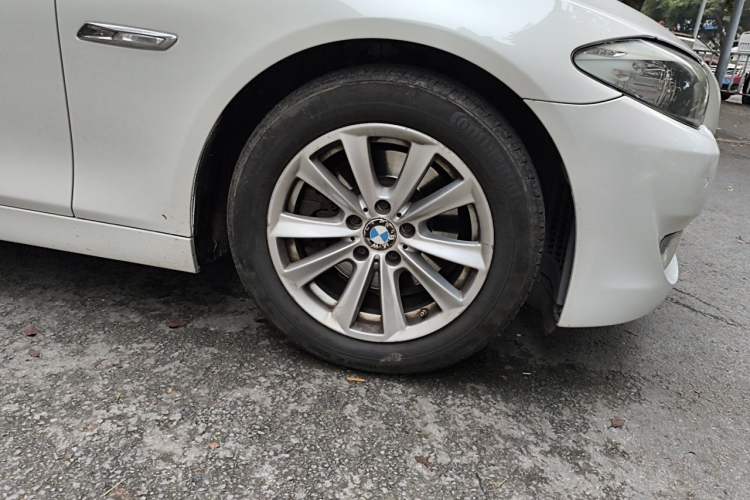 Used BMW 5 Series 2011 523Li Luxury Model Right Front Wheel Hub