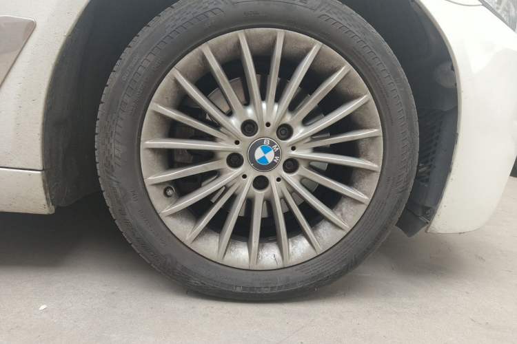 Used BMW 5 Series 2011 523Li Luxury Model Right Front Wheel Hub