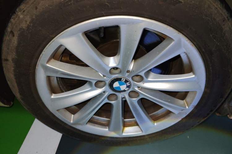 Used BMW 5 Series 2011 523Li Luxury Model Right Front Wheel Hub