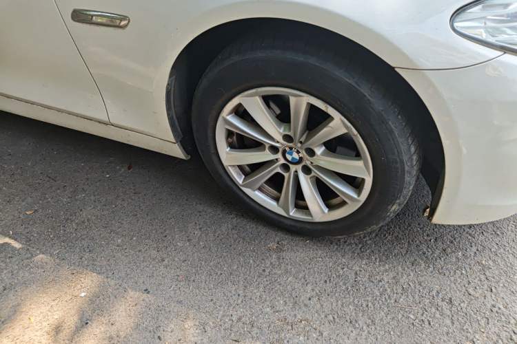 Used BMW 5 Series 2011 520Li Elegant Model Right Front Wheel Hub