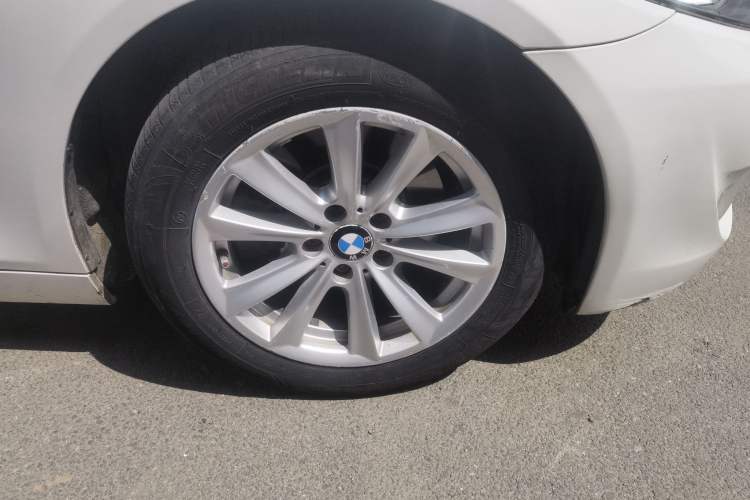 Used BMW 5 Series 2011 523Li Luxury Model Right Front Wheel Hub