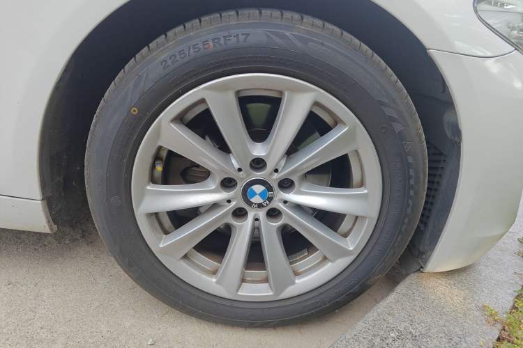 Used BMW 5 Series 2011 523Li Luxury Model Right Front Wheel Hub