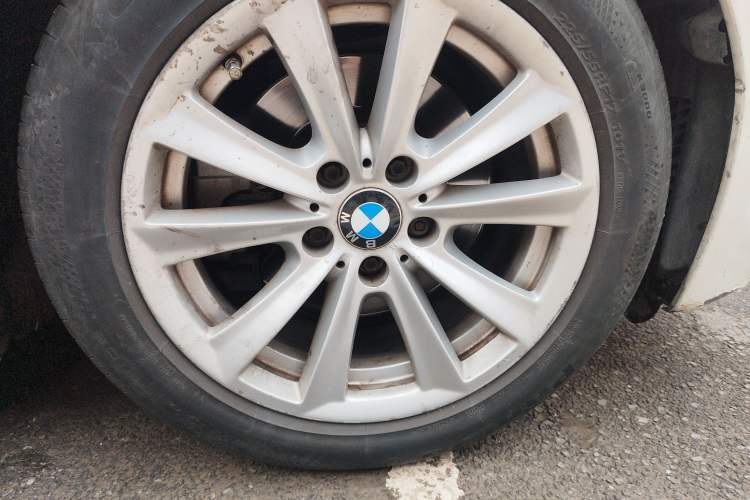 Used BMW 5 Series 2011 523Li Leading Model Right Front Wheel Hub
