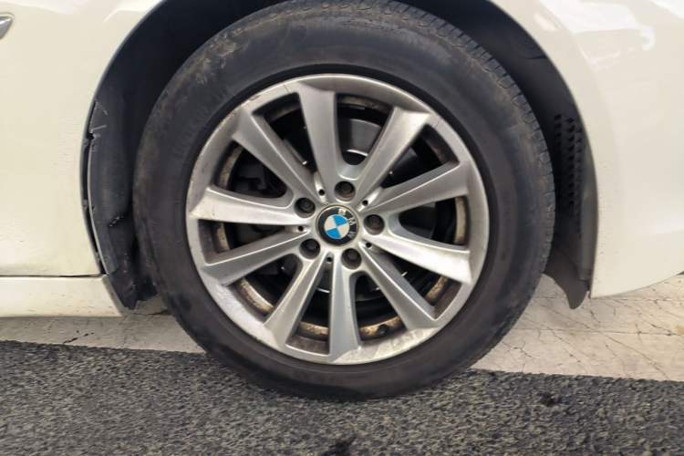 Used BMW 5 Series 2011 520Li Elegant Model Right Front Wheel Hub