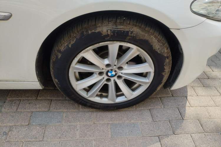 Used BMW 5 Series 2011 520Li Elegant Model Right Front Wheel Hub