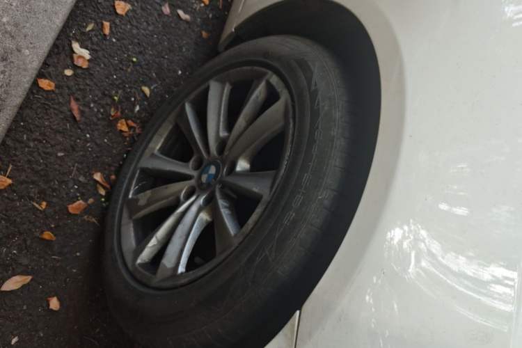 Used BMW 5 Series 2011 520Li Elegant Model Right Front Wheel Hub