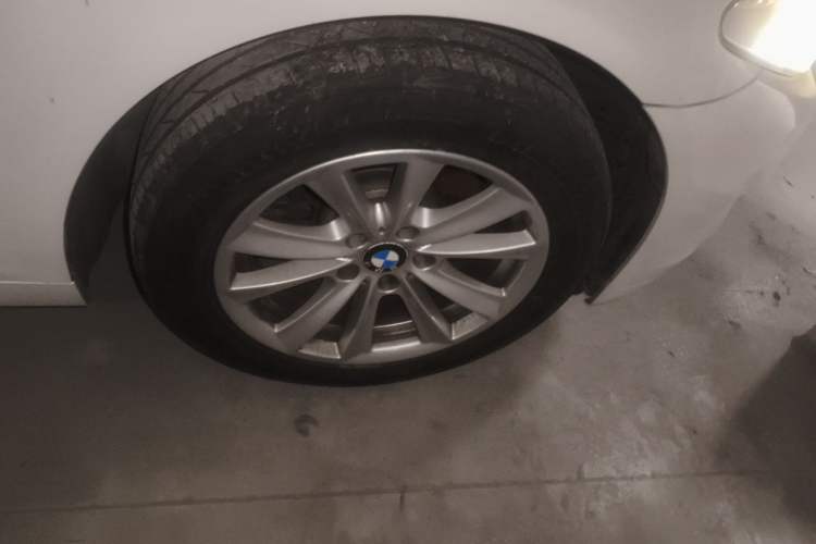 Used BMW 5 Series 2011 520Li Elegant Model Right Front Wheel Hub