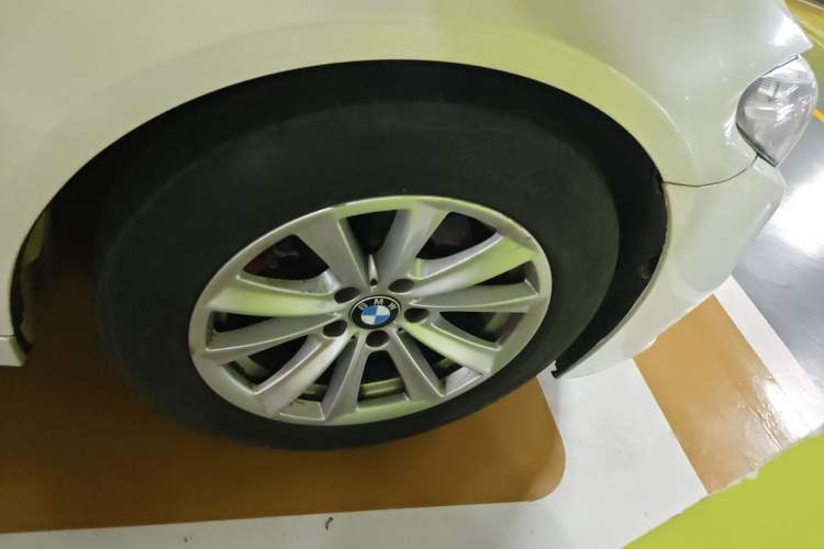 Used BMW 5 Series 2011 523Li Luxury Model Right Front Wheel Hub