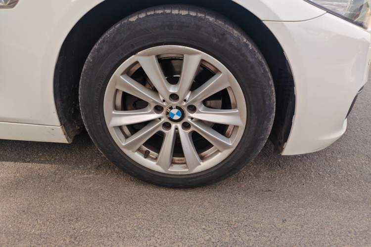 Used BMW 5 Series 2011 520Li Elegant Model Right Front Wheel Hub