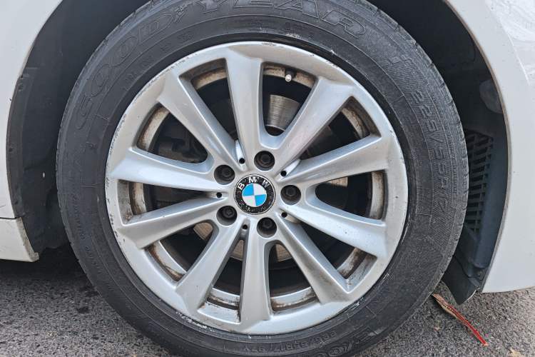Used BMW 5 Series 2011 523Li Luxury Model Right Front Wheel Hub