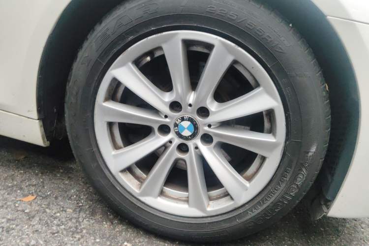 Used BMW 5 Series 2011 523Li Luxury Model Right Front Wheel Hub