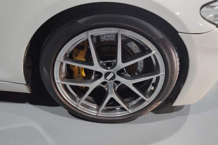 Used BMW 5 Series 2011 535i Sport Edition Right Front Wheel Hub
