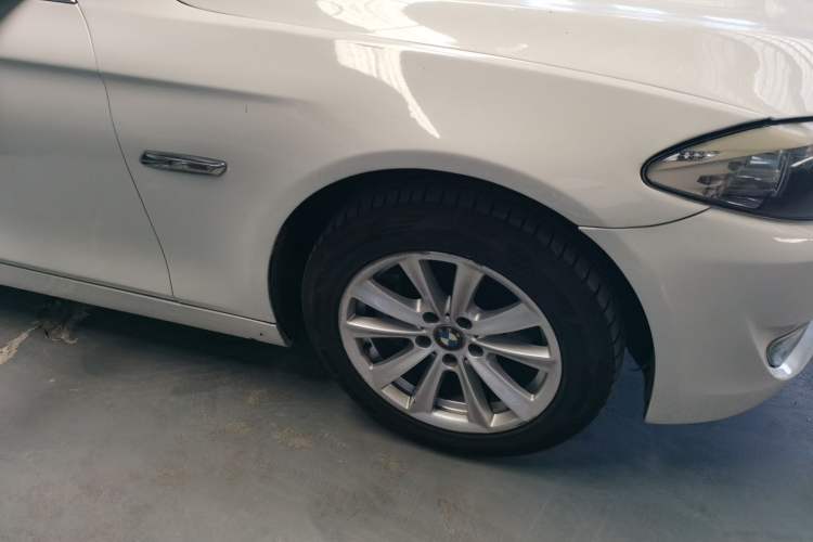 Used BMW 5 Series 2011 523Li Luxury Model Right Front Wheel Hub