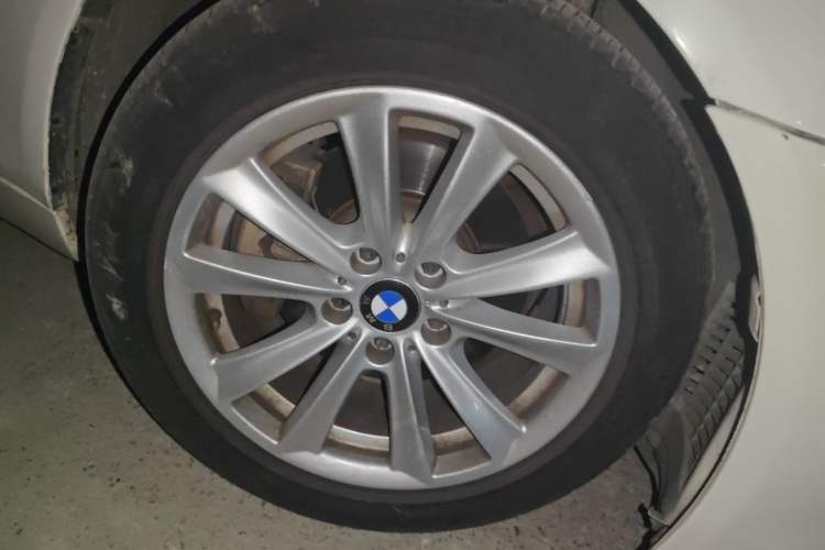 Used BMW 5 Series 2011 520Li Elegant Model Right Front Wheel Hub