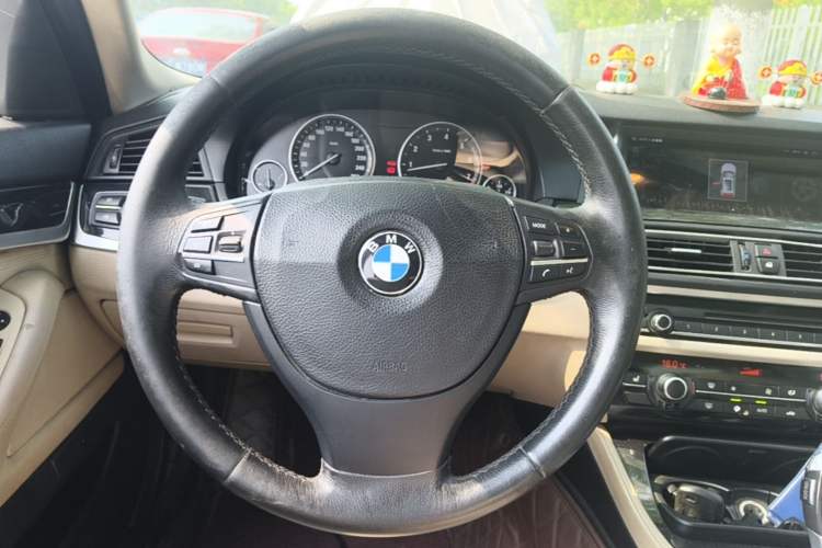 Used BMW 5 Series 2011 523Li Leading Model Steering Wheel