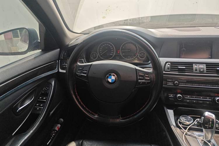 Used BMW 5 Series 2011 523Li Leading Model Steering Wheel
