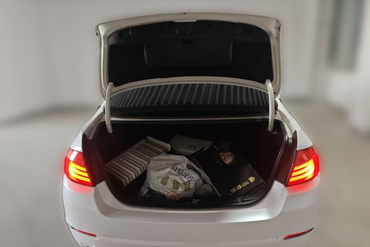 Used BMW 5 Series 2011 528Li Leading Model Trunk
