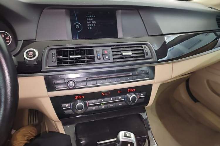 Used BMW 5 Series 2011 523Li Leading Model Audio And AC Panel