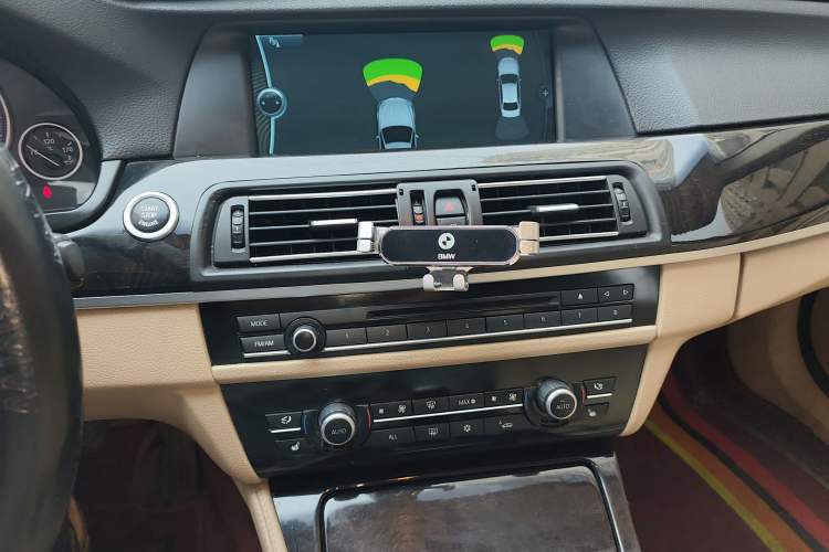 Used BMW 5 Series 2011 535i Sport Edition Audio And AC Panel