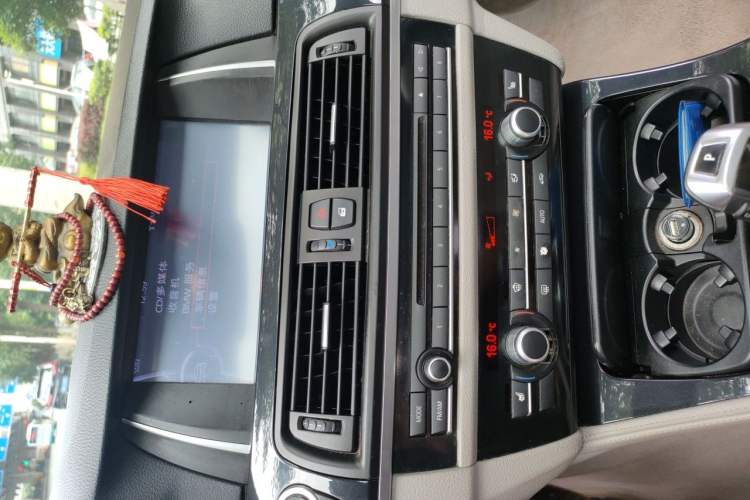 Used BMW 5 Series 2011 523Li Leading Model Audio And AC Panel