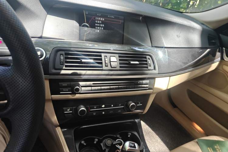 Used BMW 5 Series 2011 523Li Leading Model Audio And AC Panel