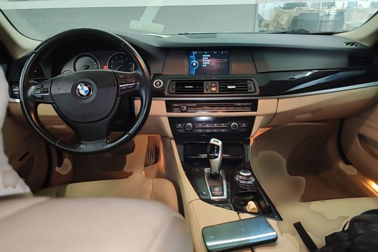 Used BMW 5 Series 2011 523Li Leading Model Center Console