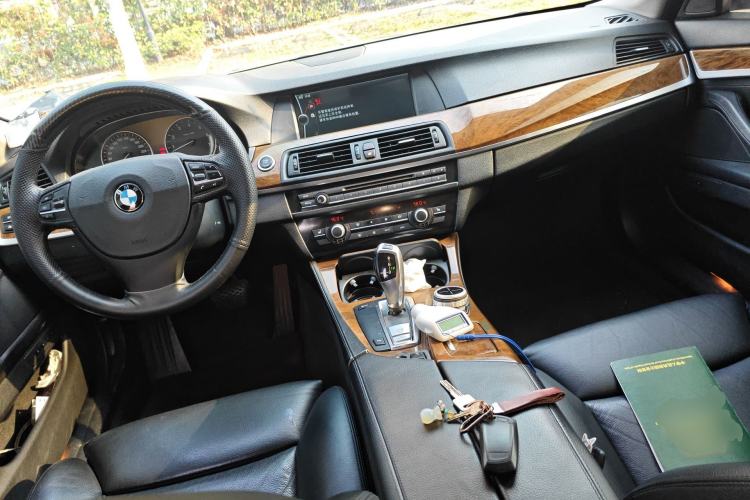Used BMW 5 Series 2011 528Li Luxury Model Center Console