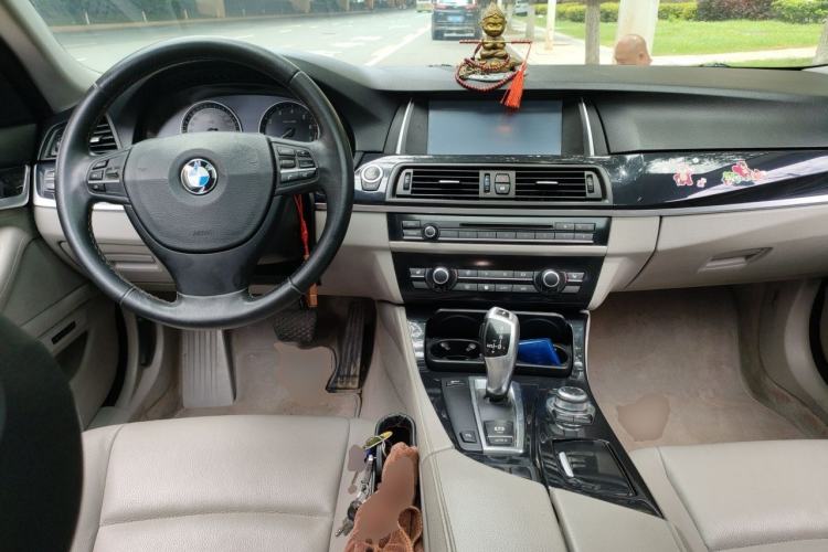 Used BMW 5 Series 2011 523Li Leading Model Center Console