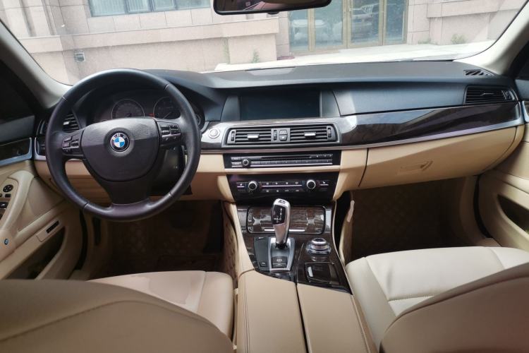 Used BMW 5 Series 2011 523Li Luxury Model Center Console