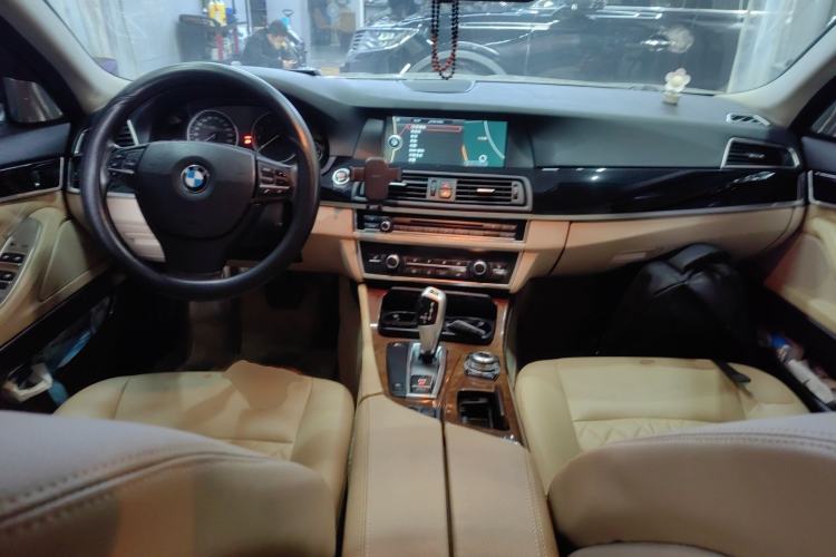 Used BMW 5 Series 2011 528Li Leading Model Center Console