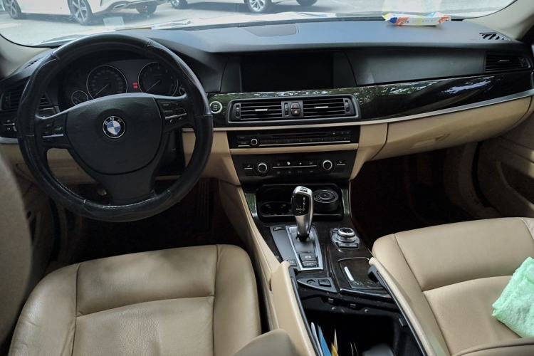 Used BMW 5 Series 2011 523Li Luxury Model Center Console