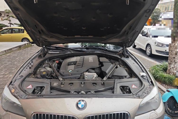 Used BMW 5 Series 2011 520Li Elegant Model Engine Bay