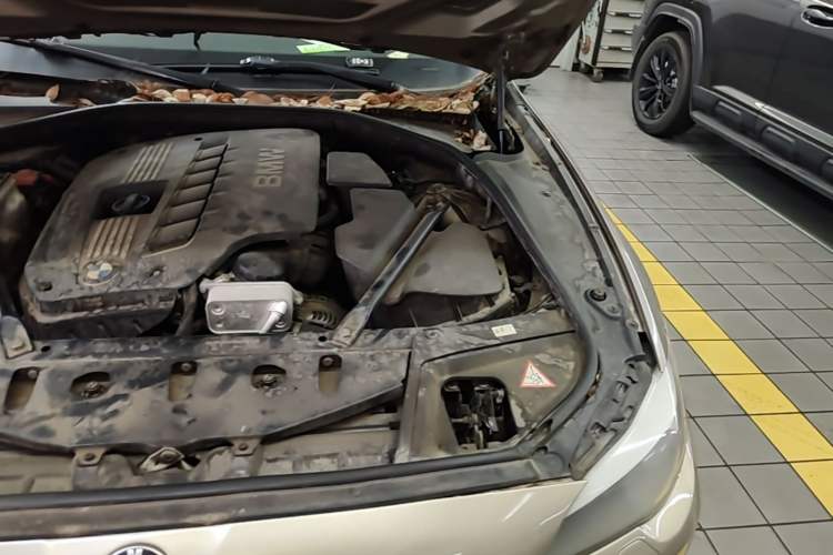 Used BMW 5 Series 2011 523Li Leading Model Engine Bay Left